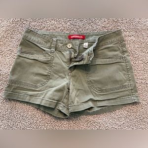 Unionbay Delaney stretch midi shorts